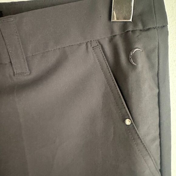 Zyia Active Women's Grey Clubhouse Golf Shorts - Picture 3 of 5